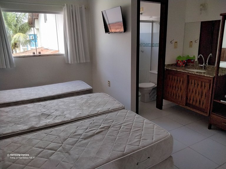 DUPLEX COM 3 SUITES A 350 MTS DA PRAIA DE TAPERAPUAN